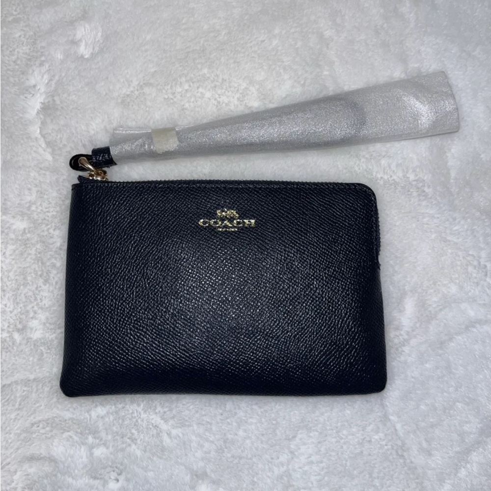 ❌ SOLD ❌ NWT Small Coach Corner Zip Wrislet